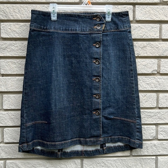 𝅺Lois Asymmetrical Denim Skirt Button Front Sz 7 - Picture 1 of 8